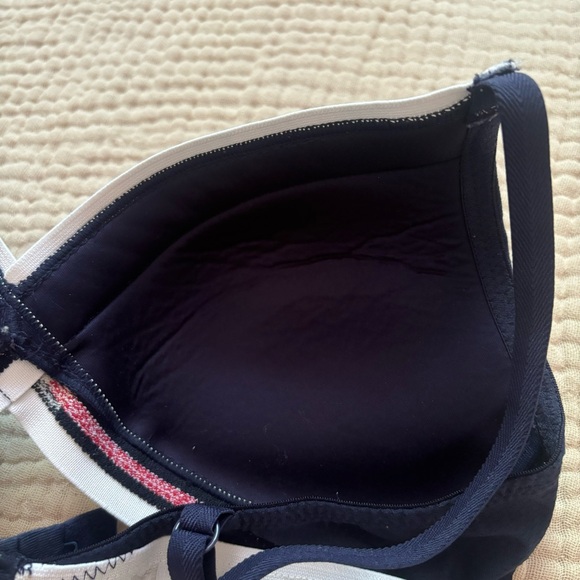 Tommy Hilfiger bra. 5/25$ - Picture 3 of 5